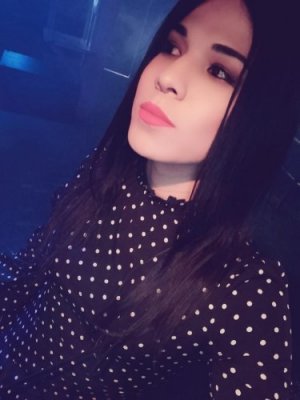 Транссексуалка Андина 